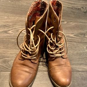 Smooth Leather 8-eye Boots